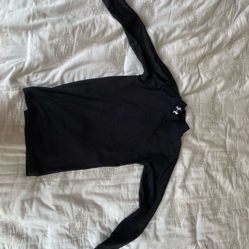 Black long sleeve compression under amour shirt.